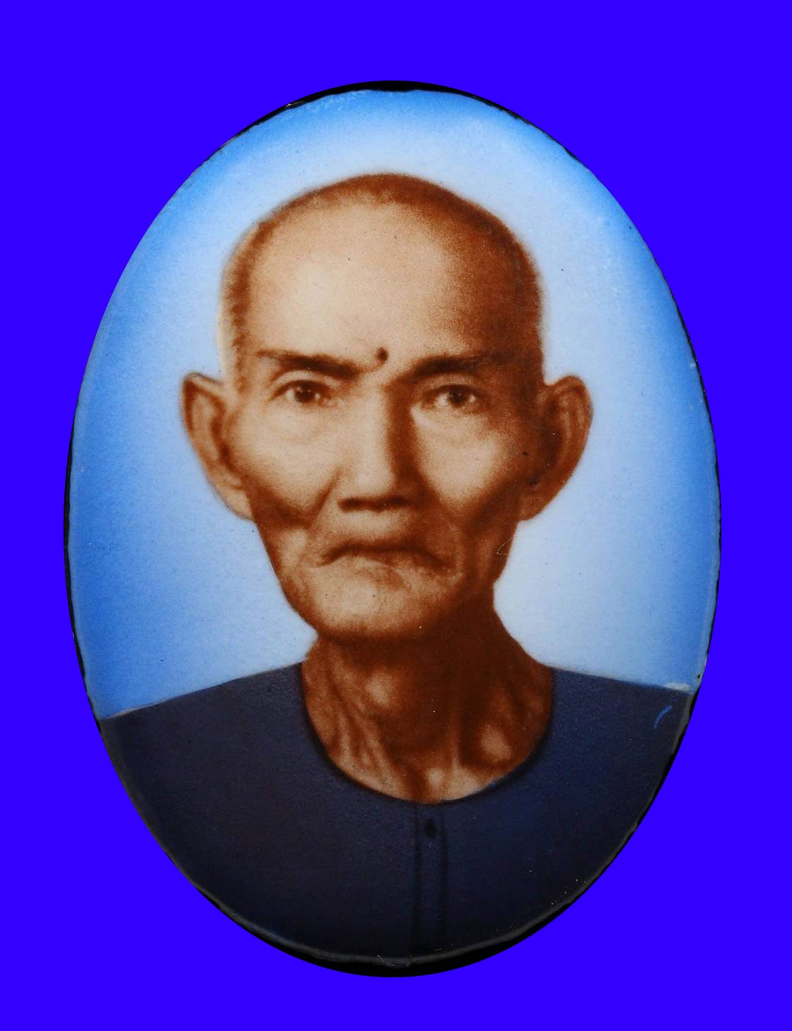 297124 ล๊อคเก็ตอาจารย์โง้วกิมโคย  เซียนแปะโรงสี รุ่นแรก  หน้าแก่ ฉากฟ้า พิมพ์กลาง  หน้าใหญ่ ปี2519  จ.ปทุมธานี